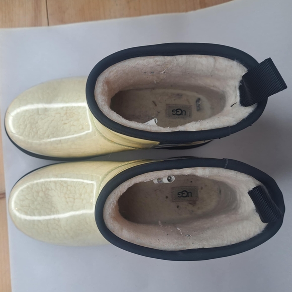 UGG Kids Classic Mini Boots - Cream - Picture 6 of 9